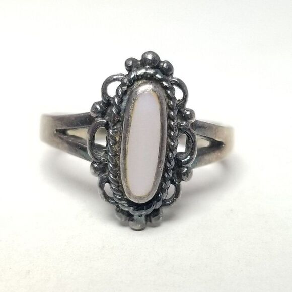 Vintage Sterling Silver White Oval Ring, Size 6 1/2 Band, Signed ND, Estate - Picture 1 of 8